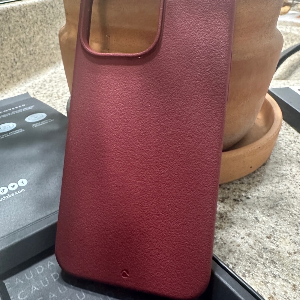 Caudabe Sheath Burgundy Phone Case for iPhone 14 Pro Max NWOT - Picture 5 of 7